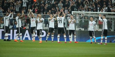 Beşiktaşlı taraftarlardan alkışlı destek!