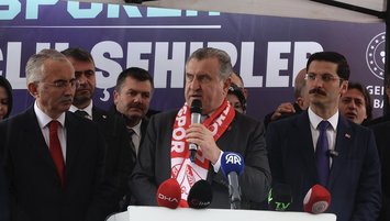 Bakan Bak’tan Bolu’ya stadyum sözü!