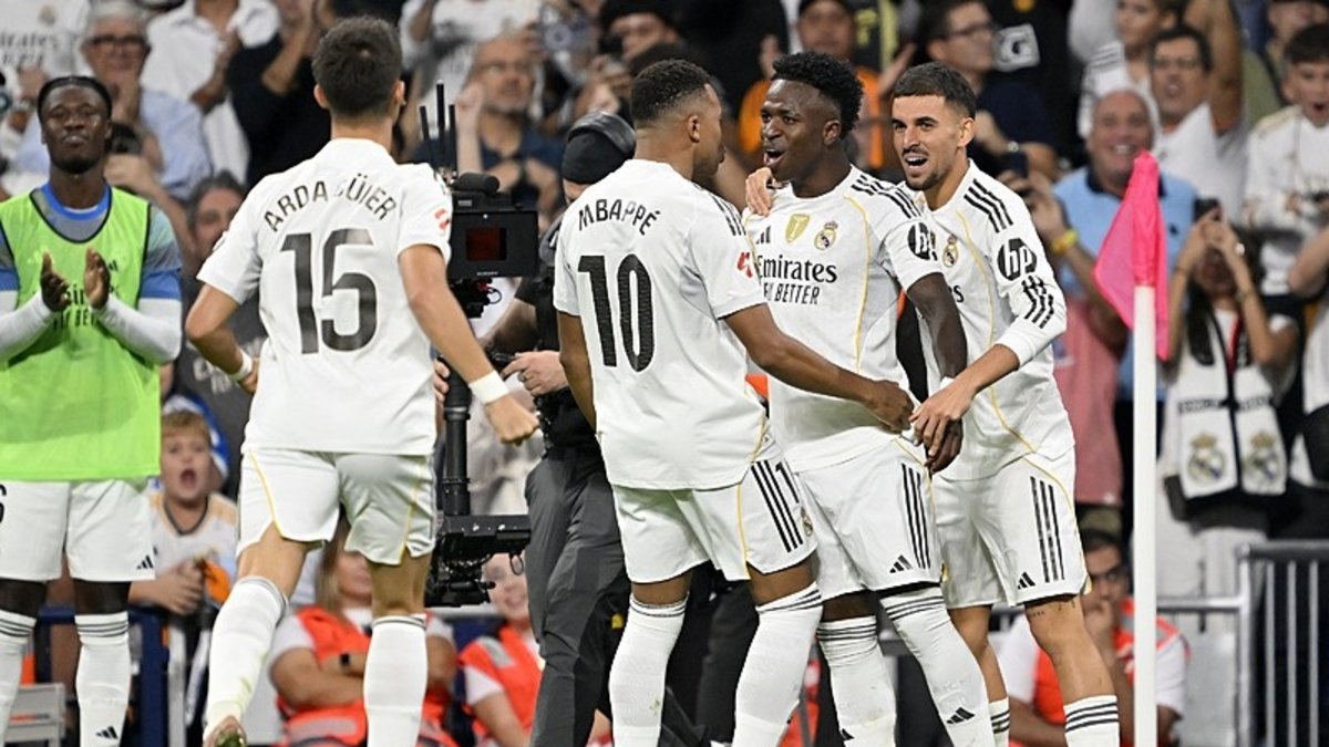 Fenerbahçe'de transferde ibre Real Madrid'in yıldızına çevrildi! Fenerbahçe'de transferde ibre Real Madrid'in yıldızına çevrildi!