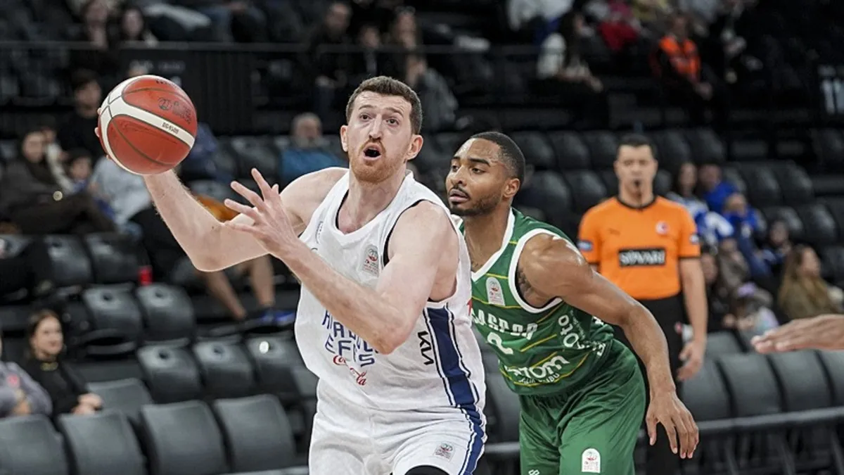 Anadolu Efes Bursaspor maçını ikinci yarıda kopardı