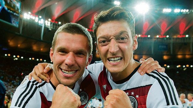 Lukas Podolski'den Mesut Özil'e geçmiş olsun mesajı! #