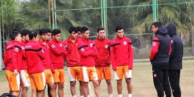 Adanaspor, gençleri ile hazırlık maçı yaptı