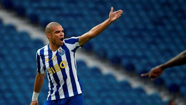 Porto Juventus maçında Pepe'den Merih Demiral'a çirkin hareket! Yumruk savurup üzerine yürüdü