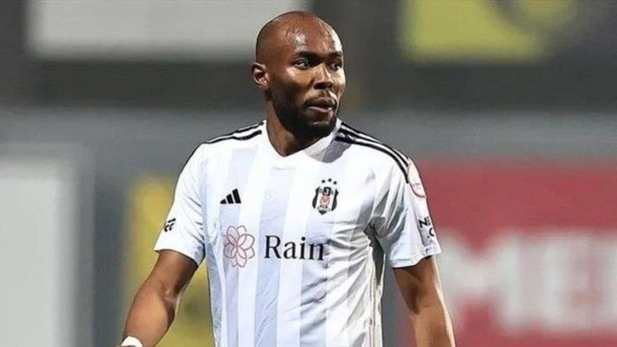 Kara kartal adeta kaynıyor