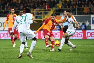 Galatasaray’da Trabzonspor maçı 11’i şekillendi!