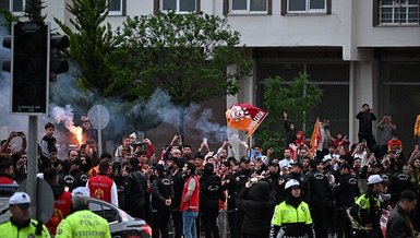 Taraftarlar karşıladı