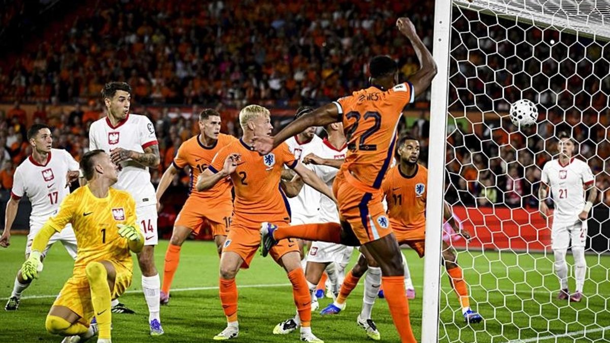 Hollanda 1-1 Polonya (MAÇ SONUCU ÖZET) Hollanda 1-1 Polonya (MAÇ SONUCU ÖZET)