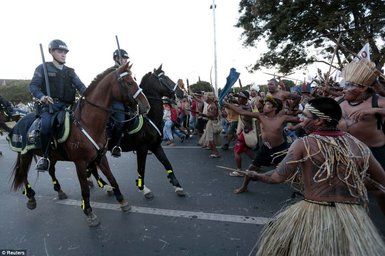 Brezilyalı yerlilerden Dünya Kupası protestosu