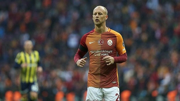 SON DAKİKA - Eski Galatasaraylı Semih Kaya futbolu bıraktığını açıkladı!