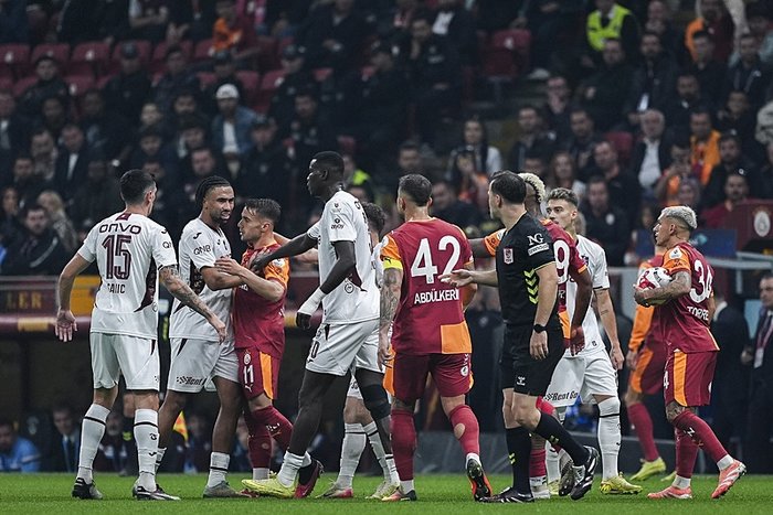 galatasaray-0-0-trabzonspor-mac-sonucu-ozet-1762023990025.jpeg