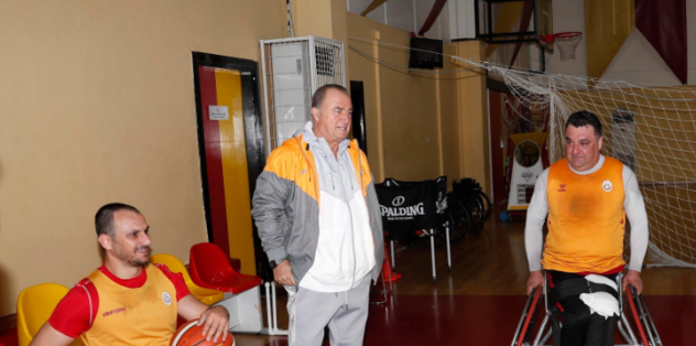 Fatih Terim Den Galatasaray Tekerlekli Sandalye Basketbol Takimi Na Ziyaret Son Dakika Galatasaray Haberleri Fotomac