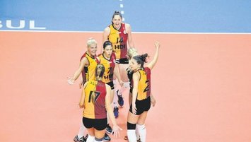 Dişi Aslanlar turladı