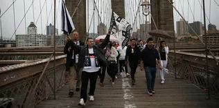 Beşiktaşlılar, Brooklyn Köprüsü’nde