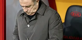 Fatih Terim’in elindeki kağıtta dikkat çeken mesaj: Alayını üst üste koyup...