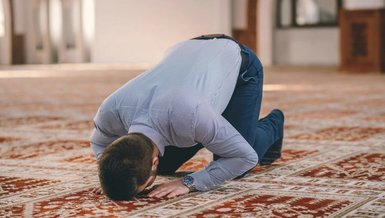AREFE GÜNÜ NAMAZI DİYANET 2024 | Arefe günü yapılacak ibadetler nelerdir? | Arefe günü nasıl, kaç rekat namaz kılınır?