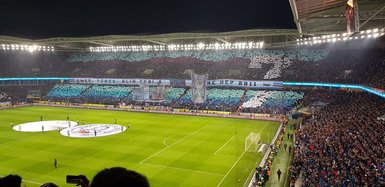 Trabzonspor’dan Fenerbahçelileri kızdıran koreografi