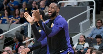 LeBron James'ten esprili 'koç' yorumu