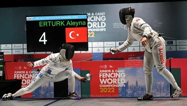 Milli eskrimci Aleyna Ertürk'ten Gençler ve Yıldızlar Dünya Şampiyonası'nda altın madalya kazandı