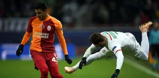 Karanlıkta parlıyor