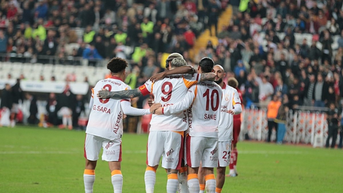 Antalyaspor-Galatasaray maçının ardından flaş eleştiri: Ocak ayında siz gidin!