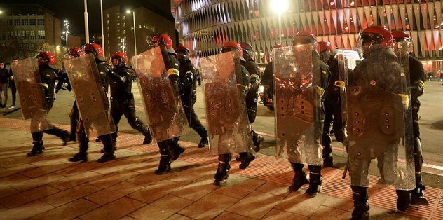 Holigan terörü! 1 polis öldü...