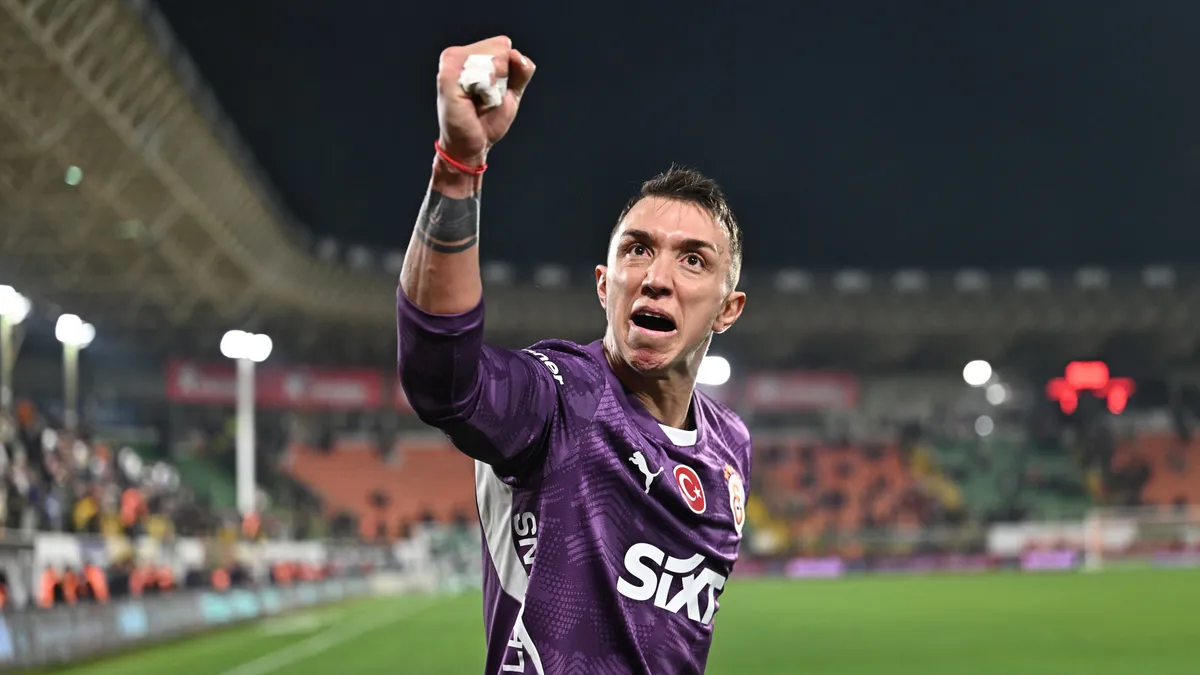 Muslera'dan Galatasaray'a tebrik paylaşımı! Ajax galibiyeti sonrası...
