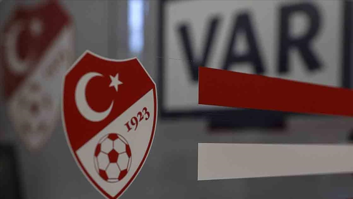 Net Global Sivasspor'dan yabancı hakem açıklaması: Türk futboluna yapılmış bir hakarettir Net Global Sivasspor'dan yabancı hakem açıklaması: Türk futboluna yapılmış bir hakarettir