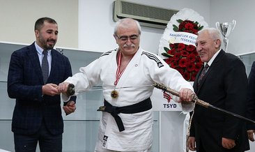 Prof. Dr. Bingür Sönmez judoda siyah kuşak sahibi oldu