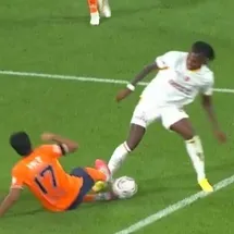 Başakşehir-Galatasaray maçında kırmızı kart!