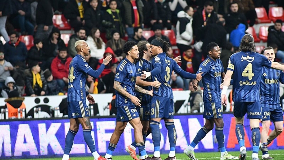 Fenerbahçe'de sağ kanada dünya yıldızı! Başkan Saran devrede