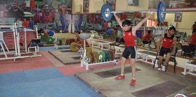 Vanlı halterciler Türkiye şampiyonasına hazırlanıyor
