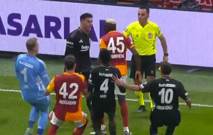 galatasaray-besiktas-derbisinde-ortalik-karisti-1759600267482.png