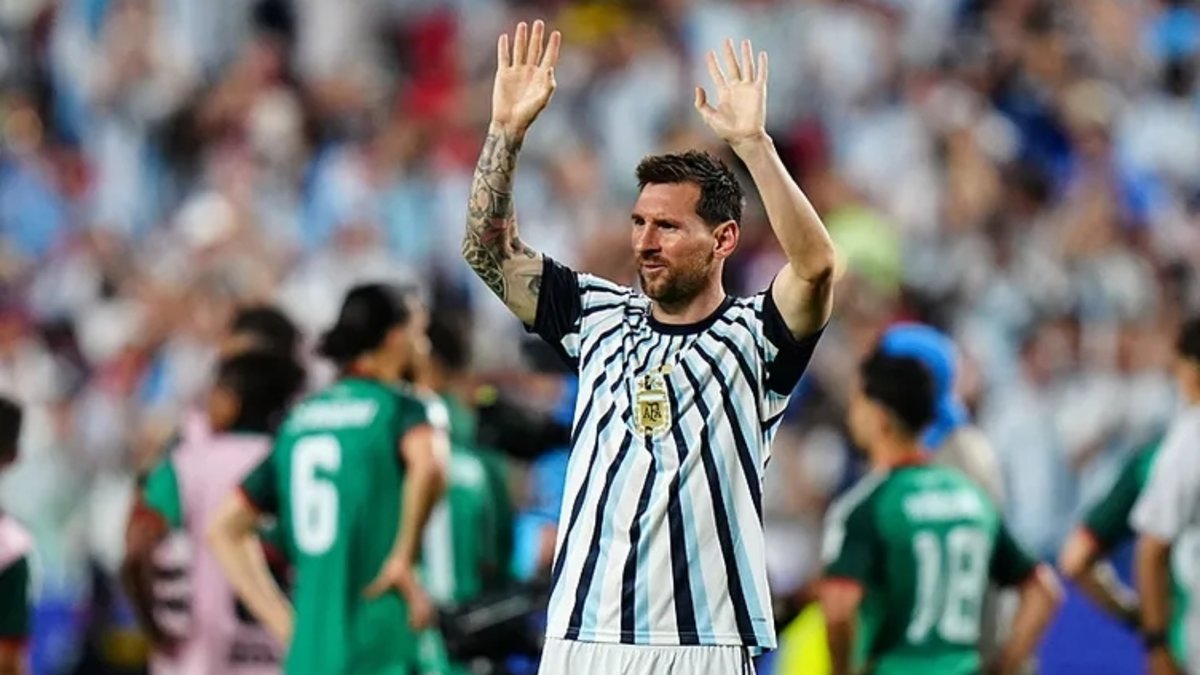 Lionel Messi'nin o müdahalesi olay oldu! Kırmızı kart...