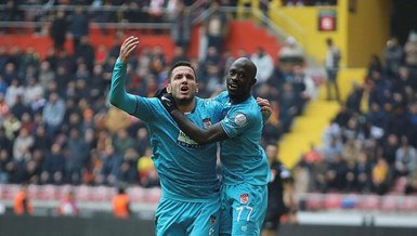 Sivasspor'un golcüsü Rey Manaj Galatasaray maçında cezalı