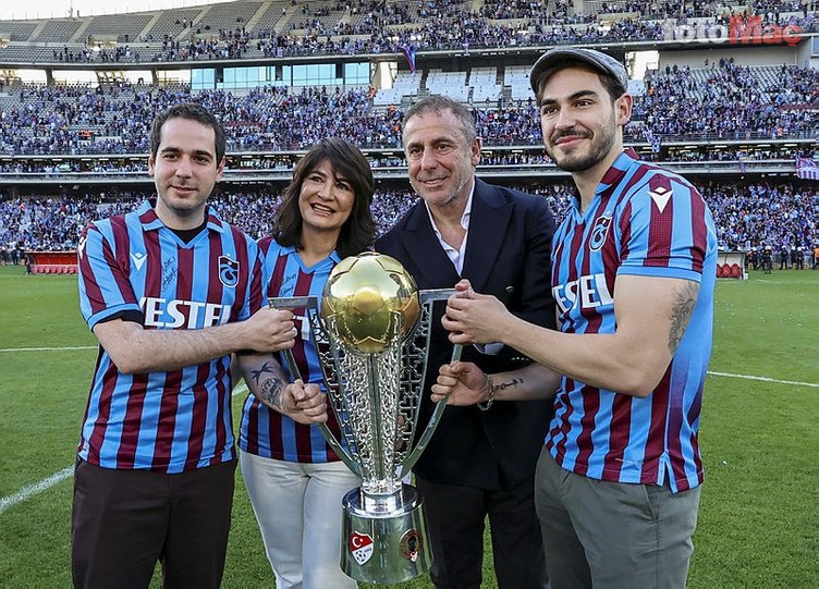 Trabzonspor'da yeni dönem başlıyor! Abdullah Avcı'dan 'Taç antrenörü' açıklaması - Fotomaç