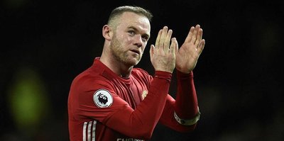 Rooney, Manchester United'da kalacak