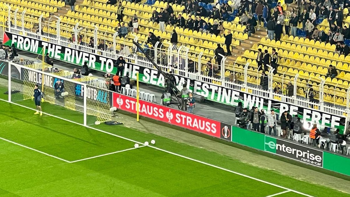 Fenerbahçe tribünlerinden Filistin'e destek!