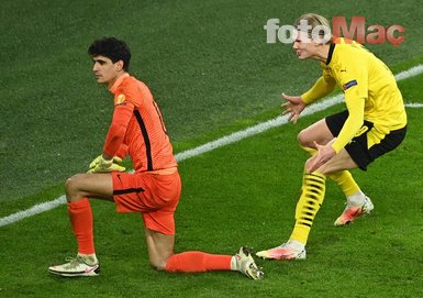 Son dakika spor haberleri: Borussia Dortmund - Sevilla maçında saha karıştı! İşte o anlar