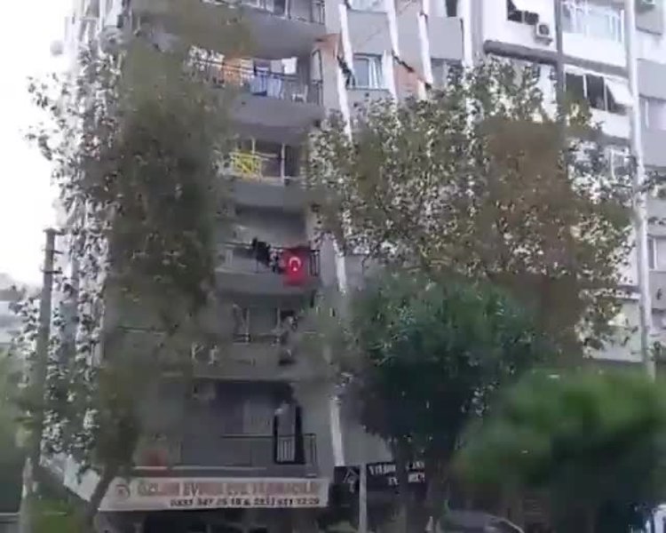 Son Dakika Izmir Deprem Haberi Binanin Yikilma Ani Kameralara Yansidi Videosunu Izle Fotomac Tv