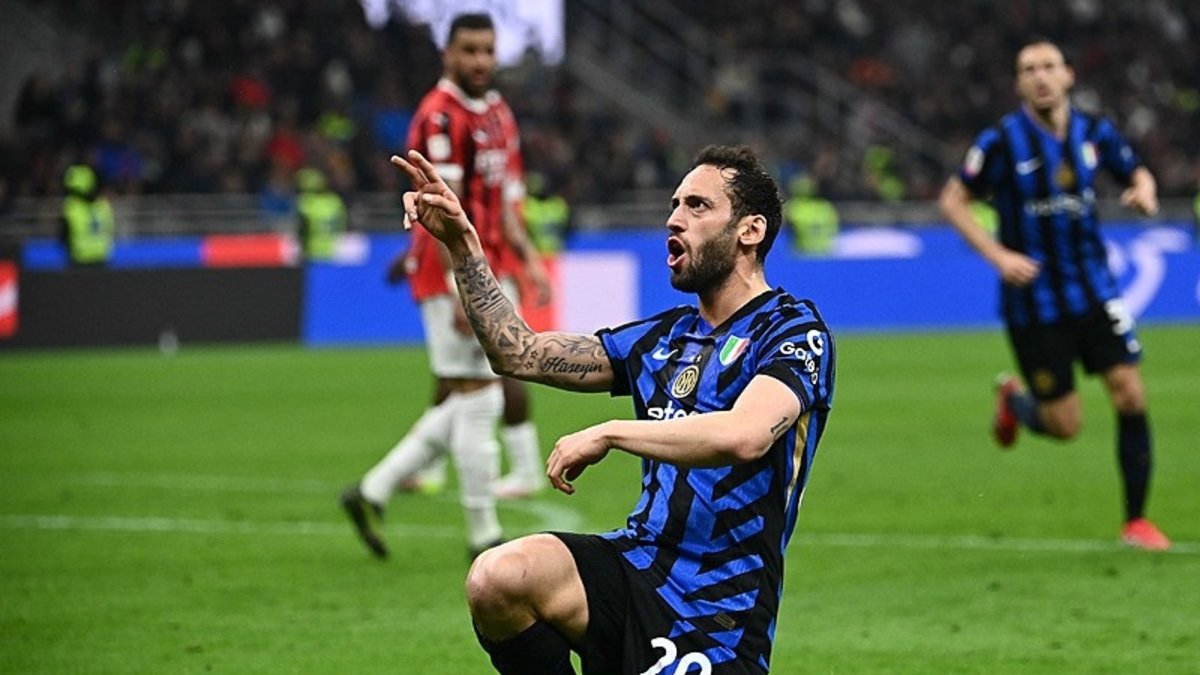 Hakan Çalhanoğlu derbide Milan filelerini havalandırdı! İşte o gol Hakan Çalhanoğlu derbide Milan filelerini havalandırdı! İşte o gol