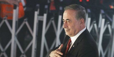 Galatasaray Başkanı Mustafa Cengiz 3'lü çektirdi
