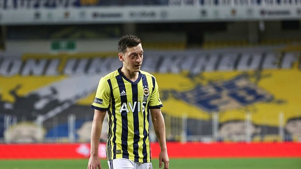 Mesut Özil Fenerbahçe'de kariyerinin en kötü başlangıcını yaptı! #