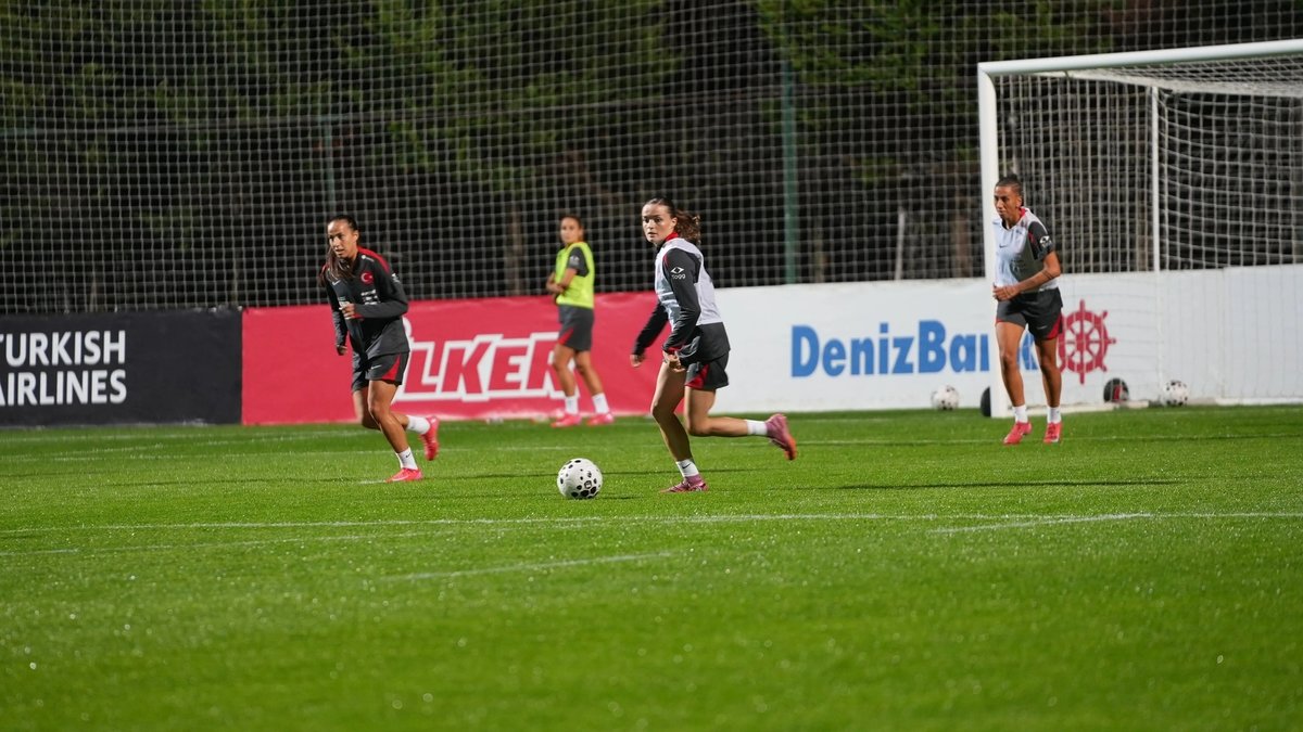 A Milli Kadın Futbol Takımı'nda Kosova maçları öncesi güven tam! A Milli Kadın Futbol Takımı'nda Kosova maçları öncesi güven tam!