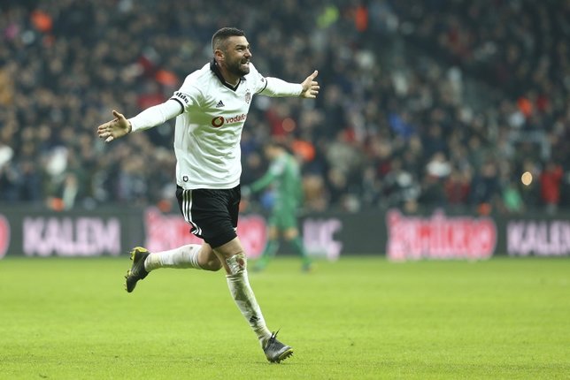 Beşiktaş'ta Burak Yılmaz taraftarla buzları eritti!