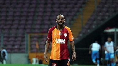 Marcao eşyalarını topladı