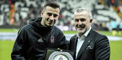 Oğuzhan Özyakup’a 200. maç plaketi