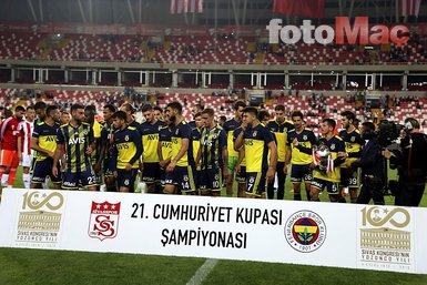 Fenerbahçe’yi yıkan açıklama: Takımda kalacak
