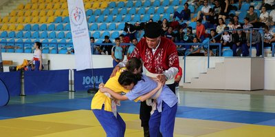 Kuşak Güreşi Gençler Türkiye Şampiyonası başladı