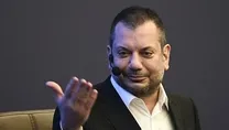 Devlere kafa tutuyor