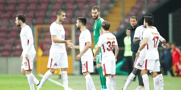 Sinan sahneye çıktı